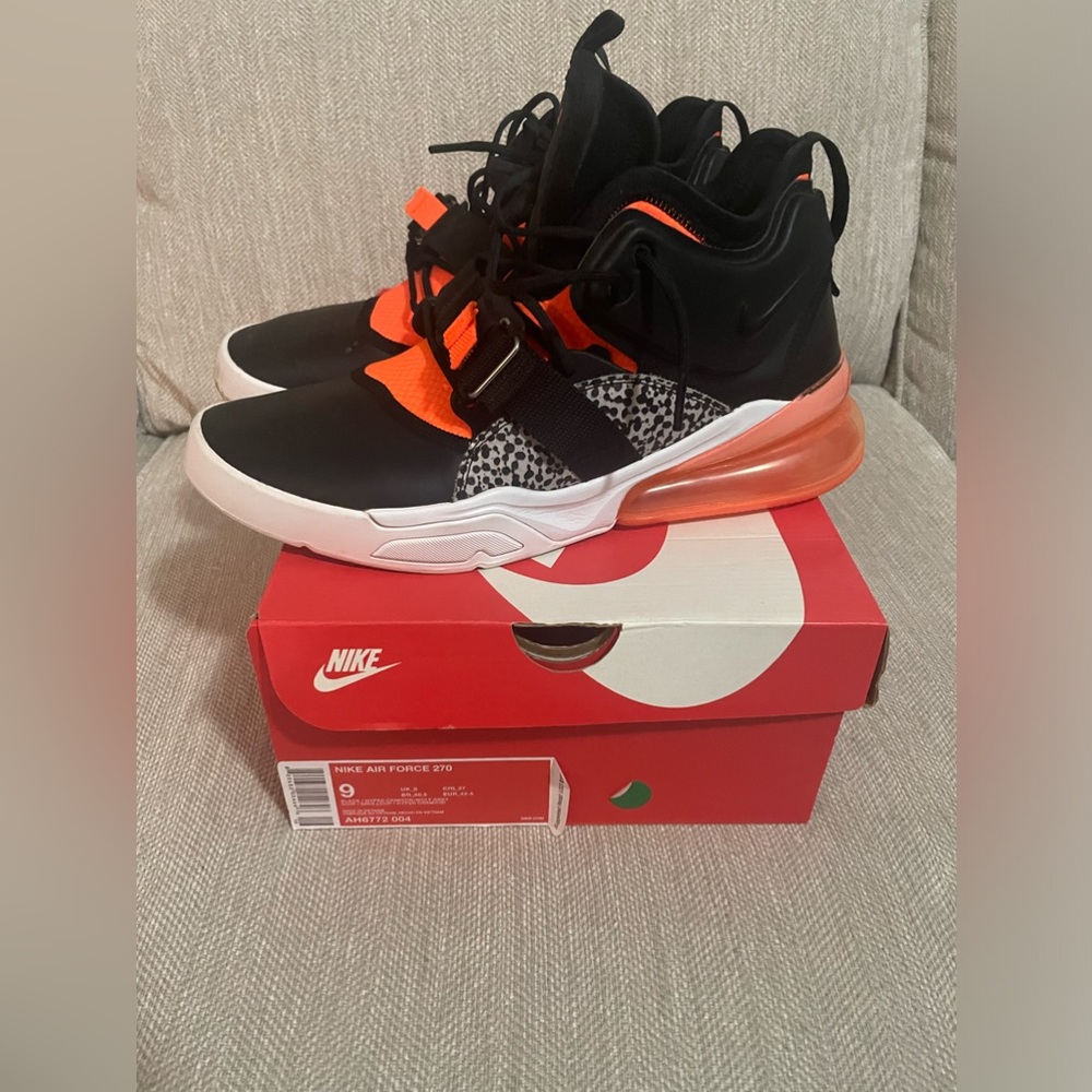 Nike Air Force 270